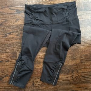 🍋 Lululemon Ruched Crops with Zipper Detail